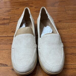 SOUL Naturalizer Textured Cream Loafers